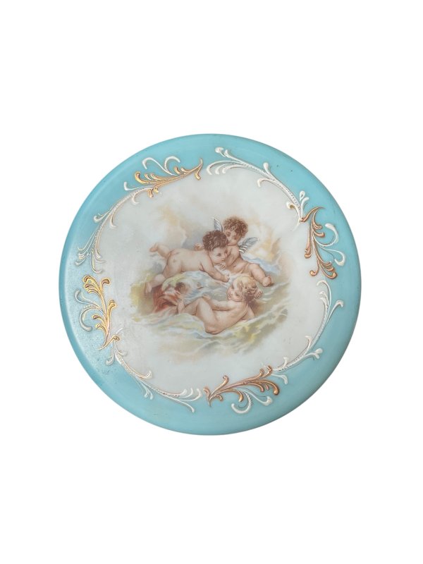 bonbonnière en opaline décor peint d’angelots